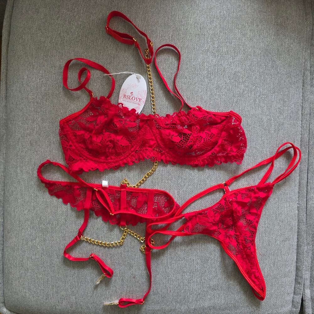 NWT rslove red‎ floral lace 3pc (bra panties garter belt)  lingerie set sz S